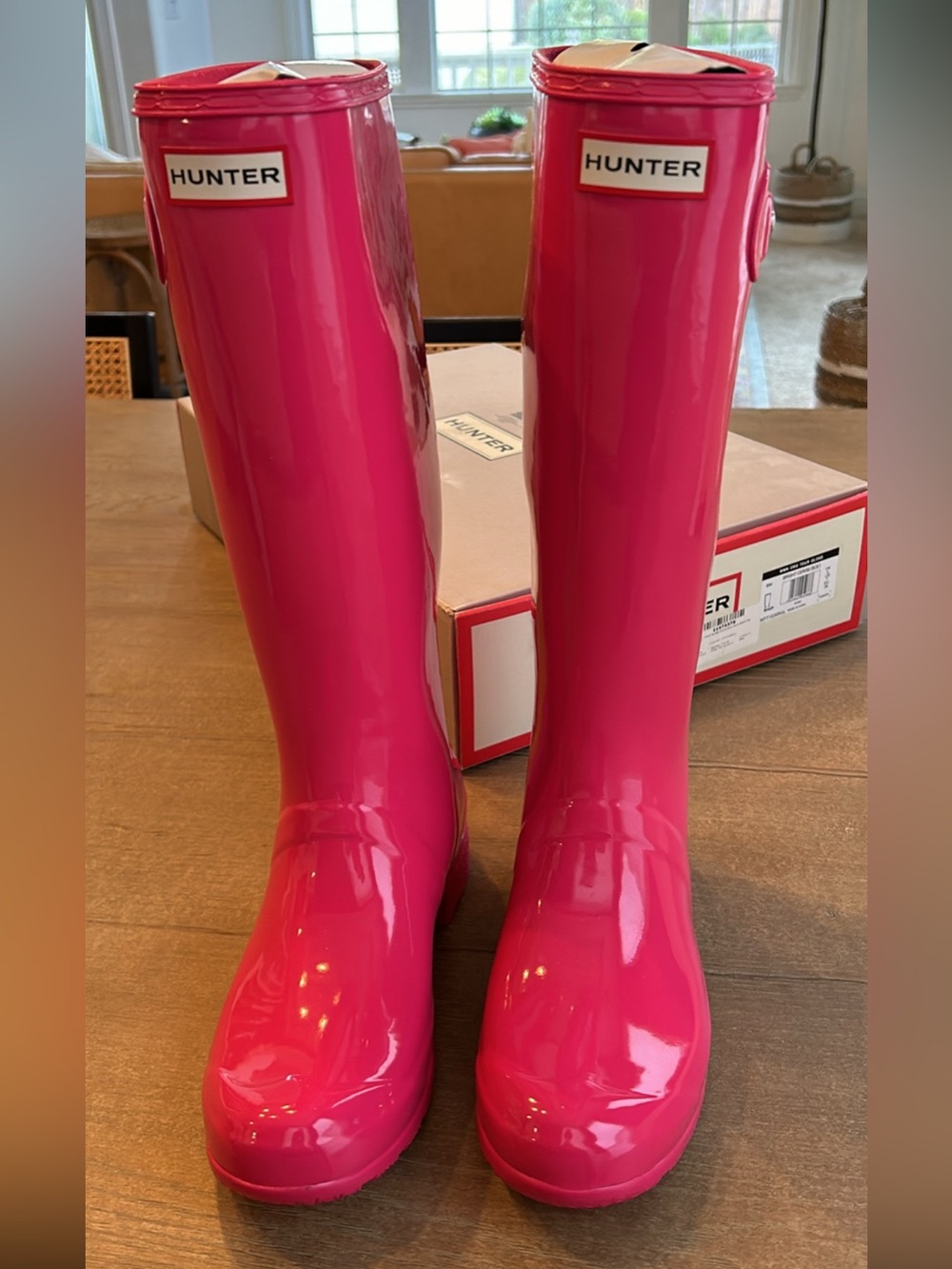 New in box Hunter Bright Cerise Gloss Waterproof Rain Boots size us 7/ eu 38